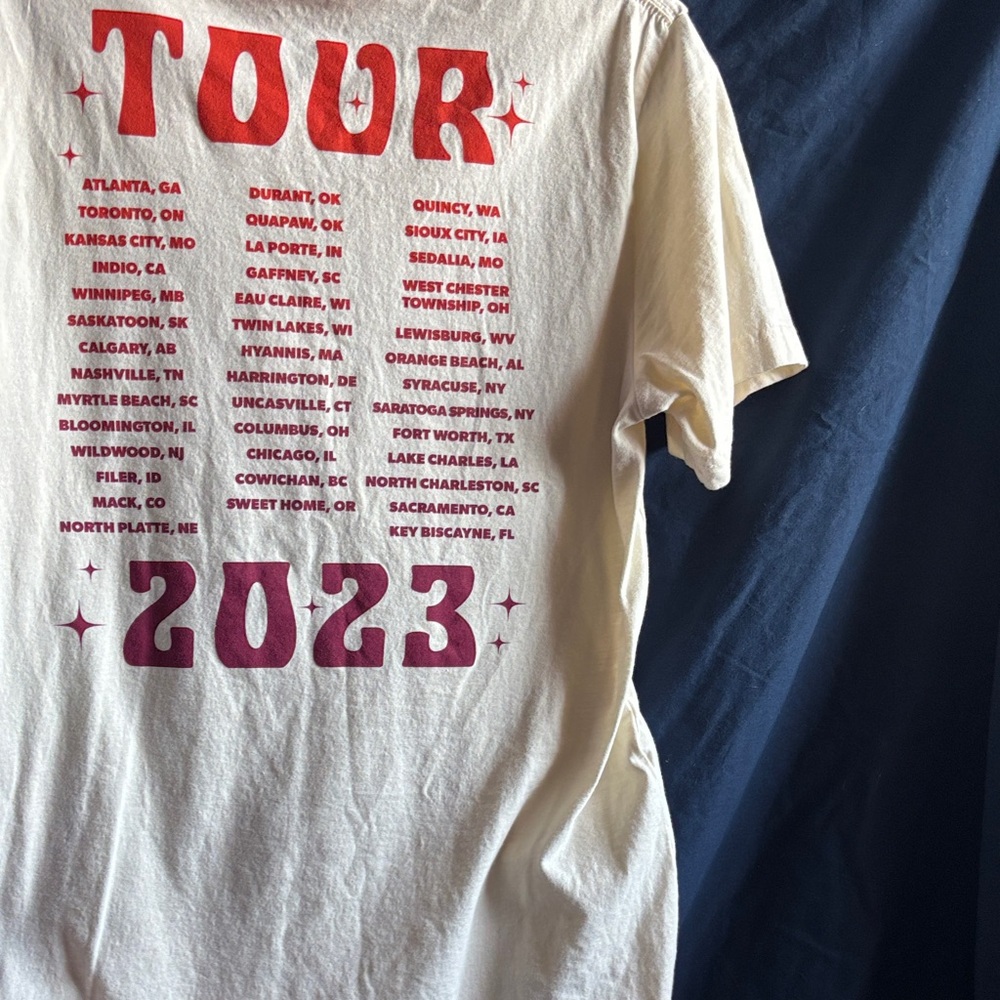 Lainey Wilson Cream Graphic Concert Tour 2023 Medium Tee - Picture 9 of 10